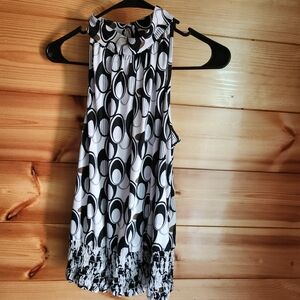 Essentials by Milano sleeveless shirt